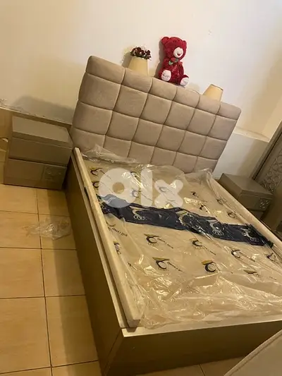 غرفة نوم عرائسية مستعملة شبه جديدة