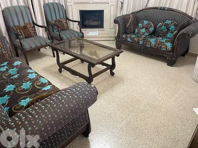Living Room Sofas And Table