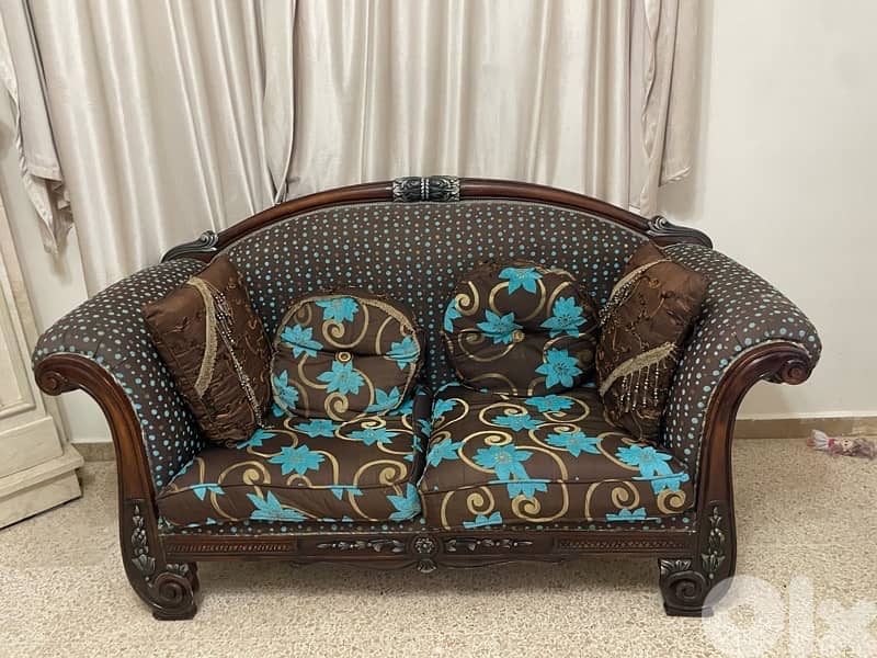 Living Room Sofas And Table 7