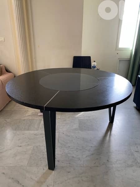 rounded table 0