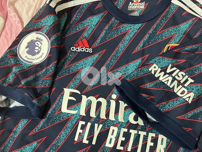 arsenal bergkamp 10 limited edition adidas third  jersey 5