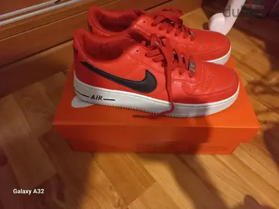NIKE AIRFORCE 1 RED BLACK SIZE 40