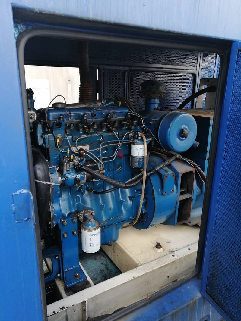 3900$   Perkins 40kw. مولد خارق. م 6