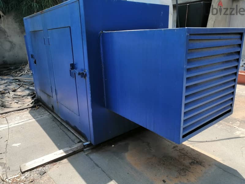 3900$   Perkins 40kw. مولد خارق. م 9