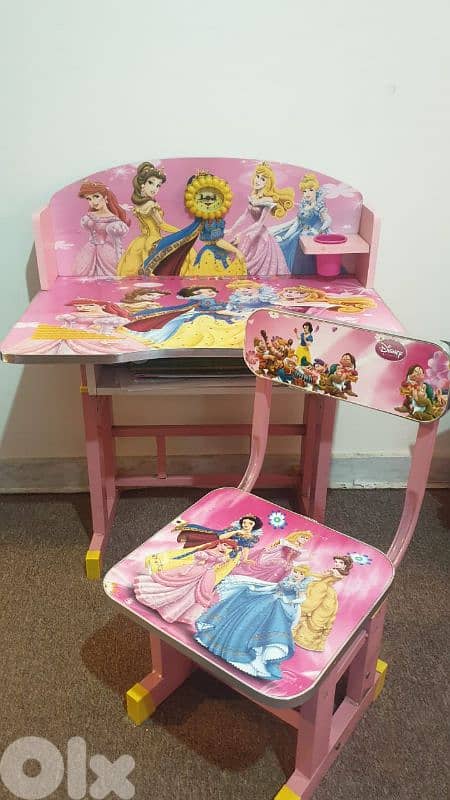 Kids girl desk and chair. 0