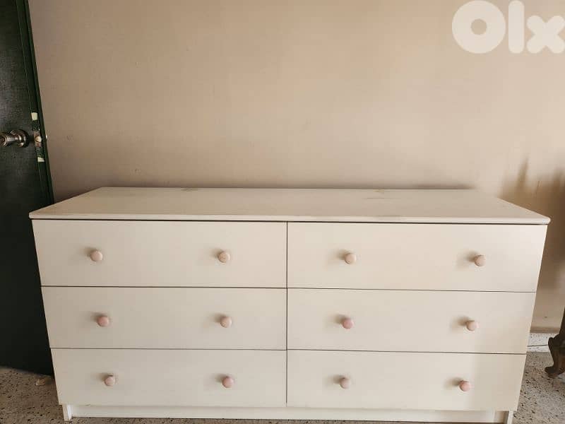 Big white console 0