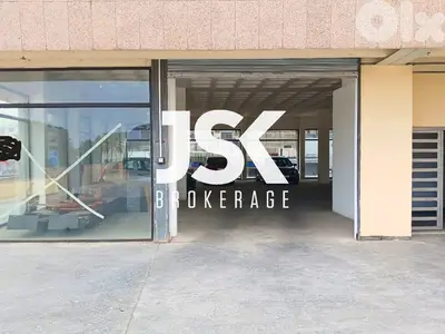 L15632-An Open Space Showroom for Rent In Dora.