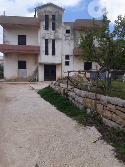 Building for sale in Tarchich + 2 floors Land بناية للبيع في ترشيش+ارض