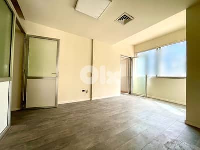RAO26-4886 Office 250m for rent in Achrafieh, $ 1,500 cash