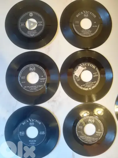 Elvis Presley 7 45t 7" vinyl collection sold together in v g cond