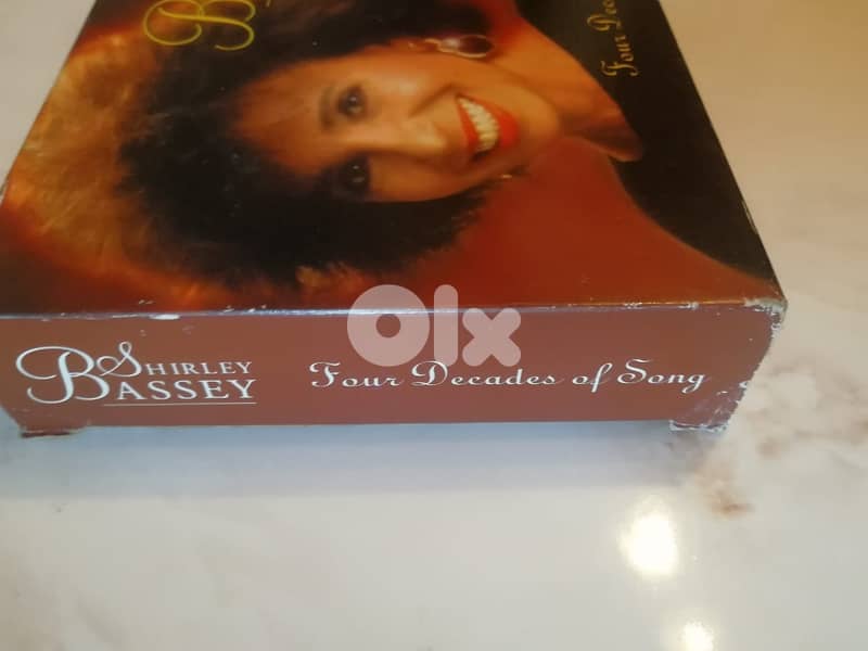 Shirley Bassey Four decades of songs on 3 cds box set 1