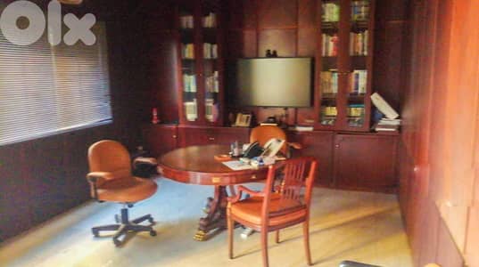 SPACIOUS OFFICE IN ACHRAFIEH WITH PARKING (180SQ) 4 ROOMS , (AC-931)