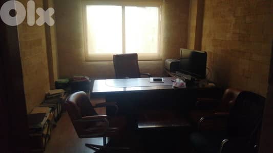 SPACIOUS OFFICE IN ACHRAFIEH WITH PARKING (180SQ) 4 ROOMS , (AC-931)