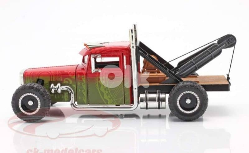 Peterbilt Truck (Movie Hobbs and Shaw)diecast car model 1;:24. 2