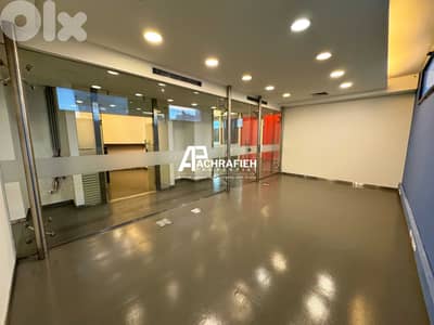 Office For Rent in Adlieh - مكتب للأجار في العادلية