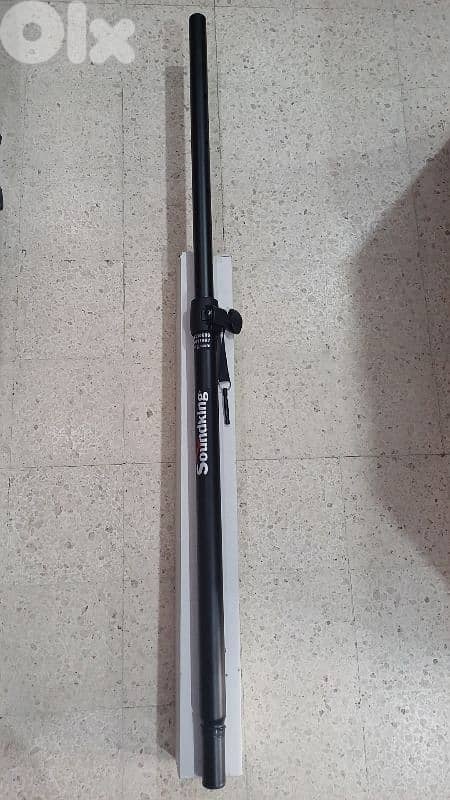 stand speaker above bass,new in box 1
