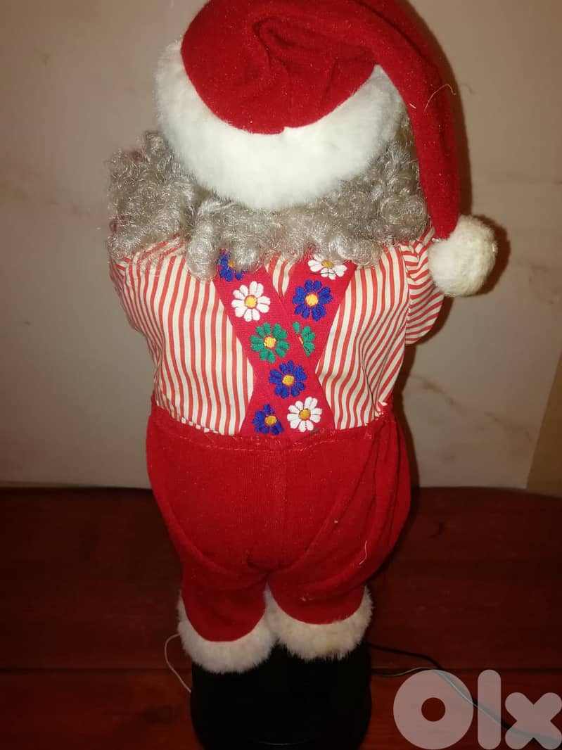 Animated Santa with music & light works on 2 D size batteries size 50 2