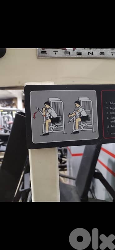 Life Fitness triceps machine used 700$ 2
