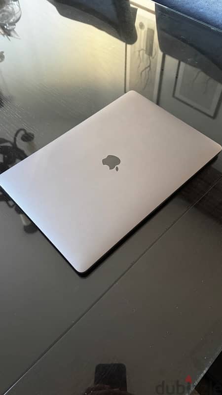 Macbook Pro 15” 32GB i9 1 Terra 1