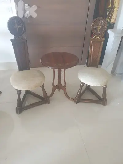 كرستين خشب مسيف حفر يدوي مع طاولة، انتيك مع ديزاين فريد من نوعه