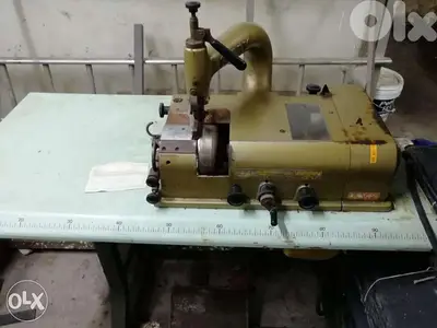 مكنات و معدات لصناعة الاحذية و الالبسة و الجزادين