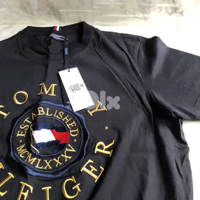 Tommy Hilfiger - Black T-Shirt size L