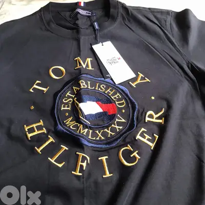 Tommy Hilfiger - Black T-Shirt size L