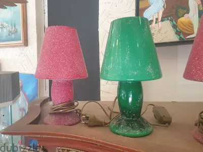 pair of lampadaire, green and red