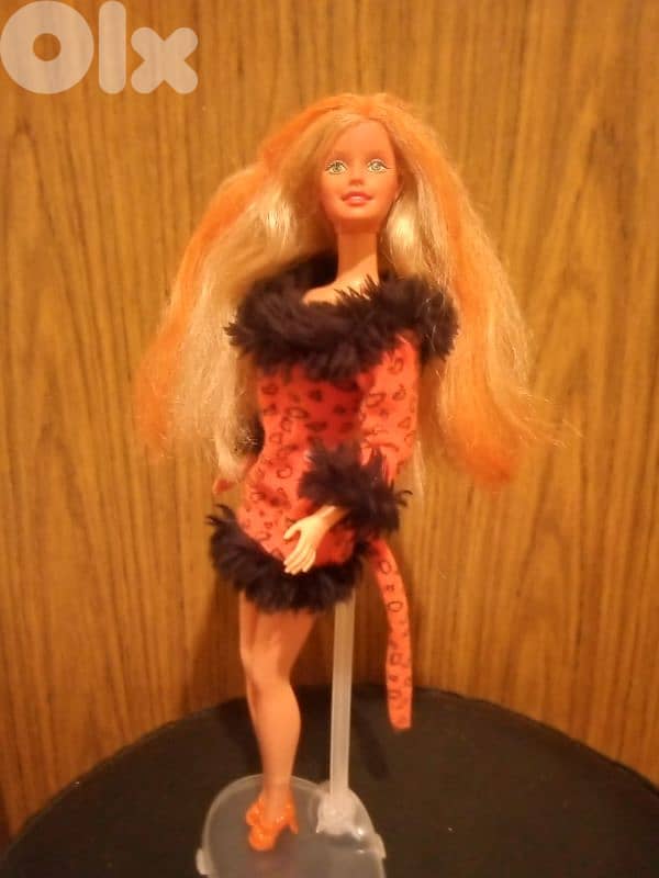 ENCHANTED HALLOWEEN Barbie 2000 Still Good doll bend legs=23$ 0