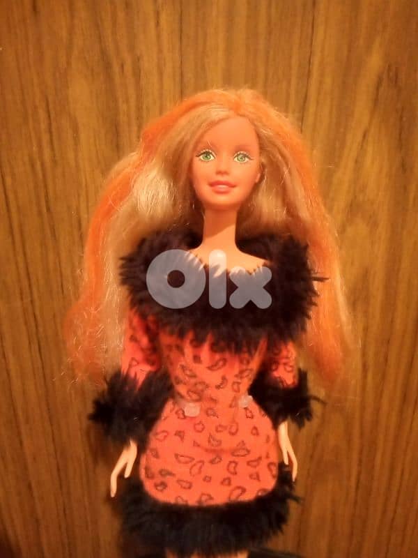 ENCHANTED HALLOWEEN Barbie 2000 Still Good doll bend legs=23$ 1