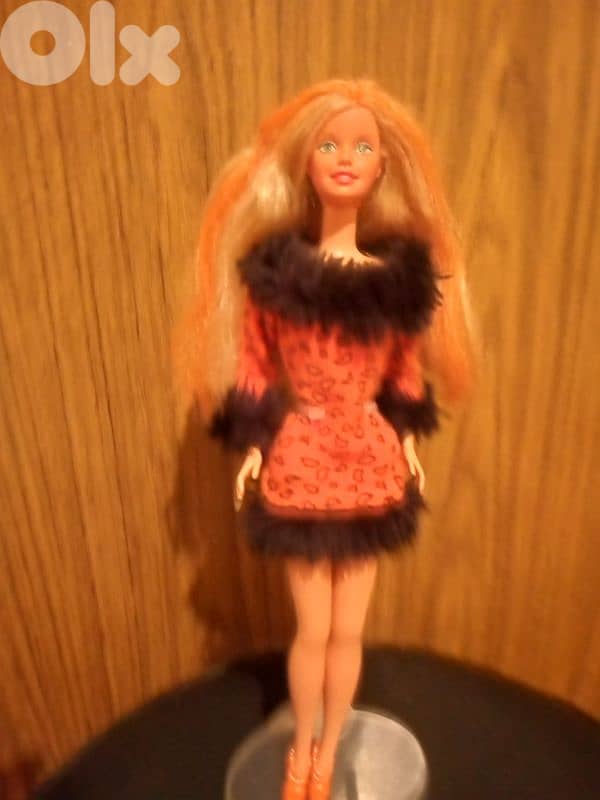 ENCHANTED HALLOWEEN Barbie 2000 Still Good doll bend legs=23$ 5