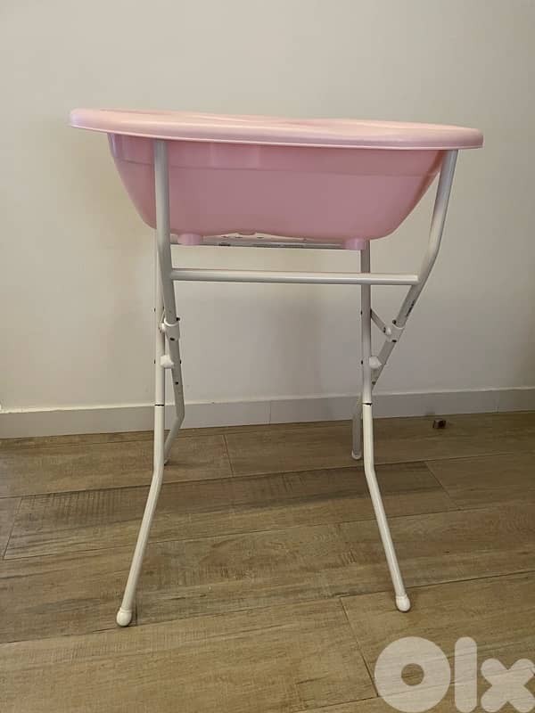 bathtub pink color for a girl 1
