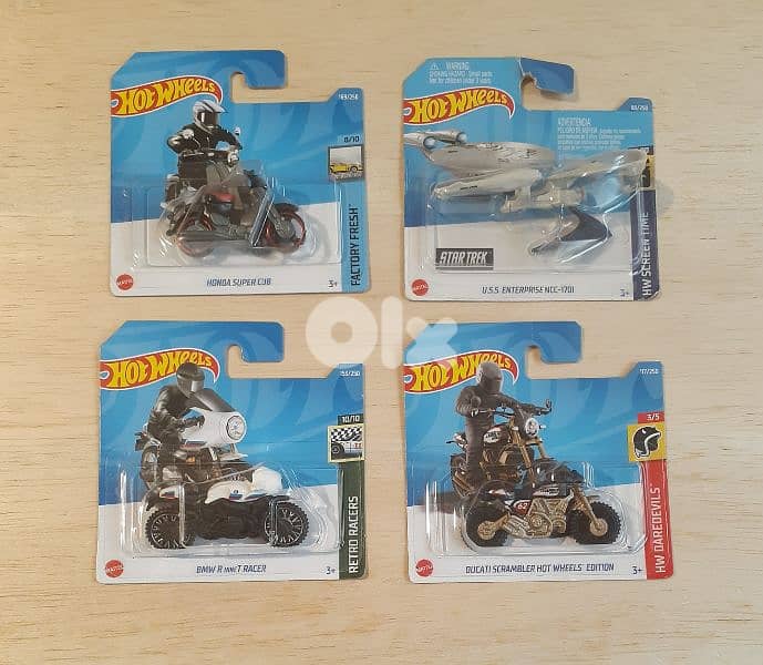 Hot Wheels (2022)  1;64 diecast car models. 3