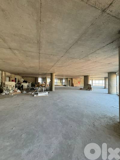 SHOWROOM DIRECTLY ON HIGHWAY BAABDA PRIME (500Sq) SPACIOUS, (BAR-215)