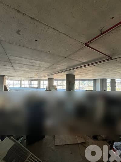SHOWROOM DIRECTLY ON HIGHWAY BAABDA PRIME (500Sq) SPACIOUS, (BAR-215)