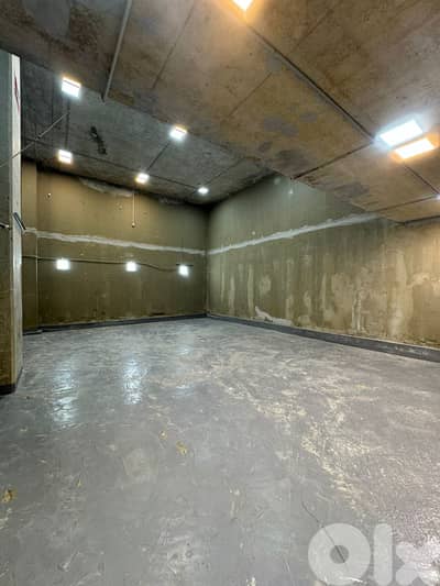 WAREHOUSE IN BAABDA PRIME DIRECTLY ON HIGHWAY (850Sq) , (BAR-215)