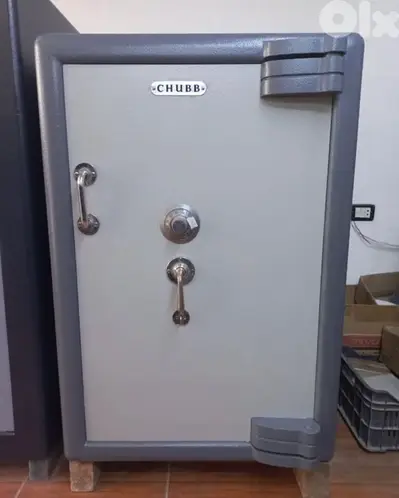 Chubb safe 1 ton made in england and jewelery machines