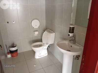 Showroom for rent in Dekwaneh صالة عرض للايجار في ديكوانة