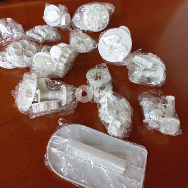 BRAND NEW: 21 sets of modelling tools for fondant 7