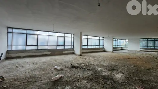 Showroom for rent in Hazmieh صالة عرض للايجار في الحازمية