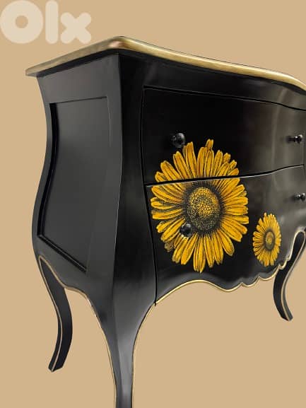 Black Flower Console 1