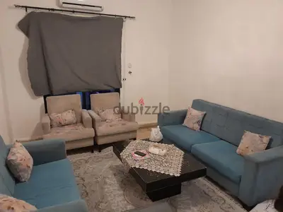 صالون ٧ مقاعد مع طاولة