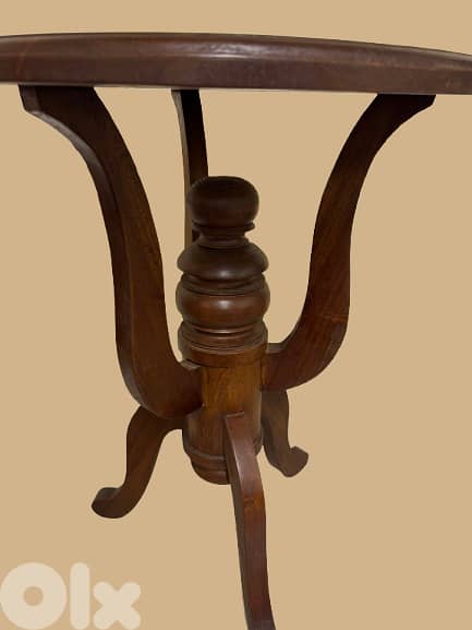 Round Wooden Accent Table 1