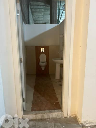 Warehouse with height of 5m in Zalka for rent مستودع بارتفاع 5م