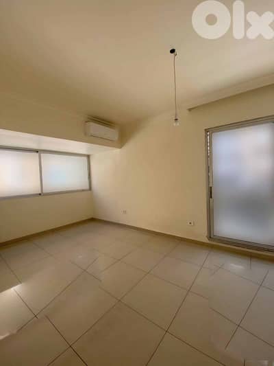 SPACIOUS APARTMENT IN AIN EL TINEH PRIME / SEA VIEW (200SQ) , (AM-135)