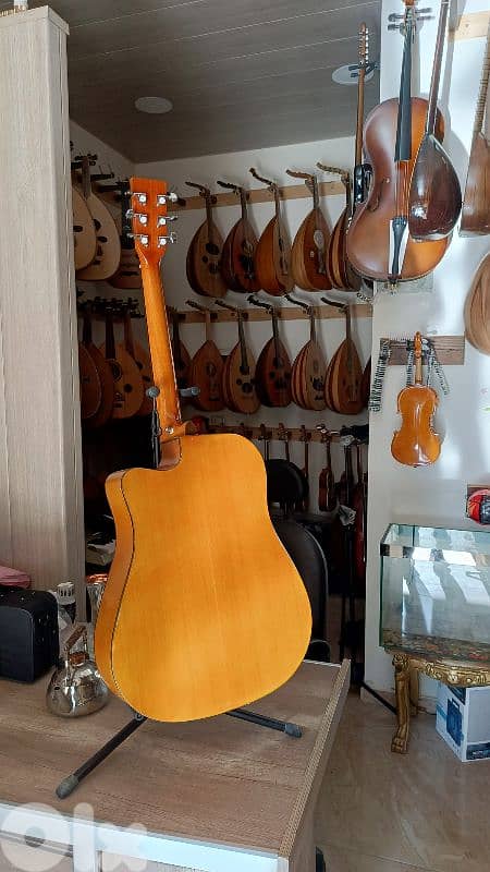 acoustic guitar mahogani wood and spruce 1
