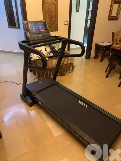 Motorized treadmill with tv (WIFI)