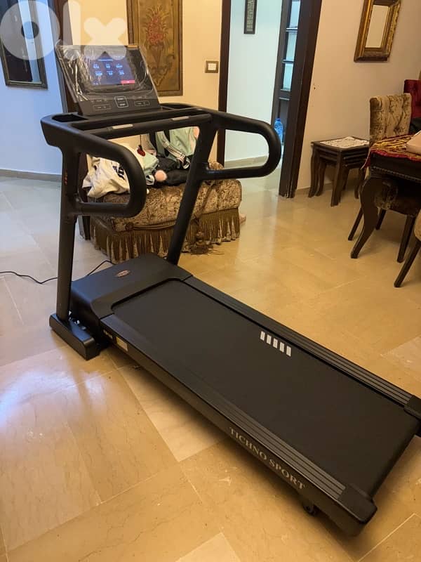 Motorized treadmill with tv (WIFI) 4