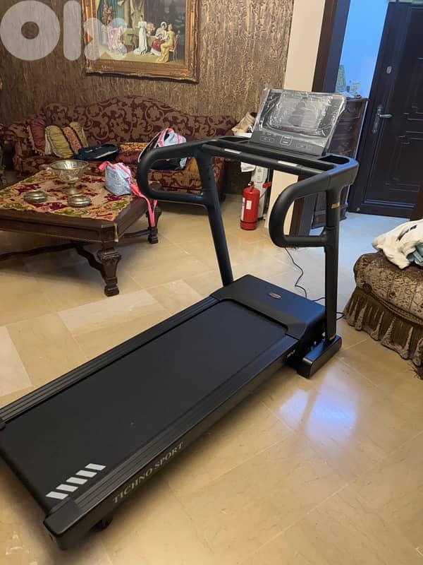 Motorized treadmill with tv (WIFI) 6