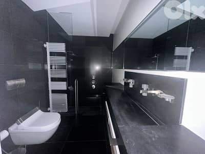 Apartment For Sale in Downtown - Yacht Clubشقة للبيع في وسط المدينة -